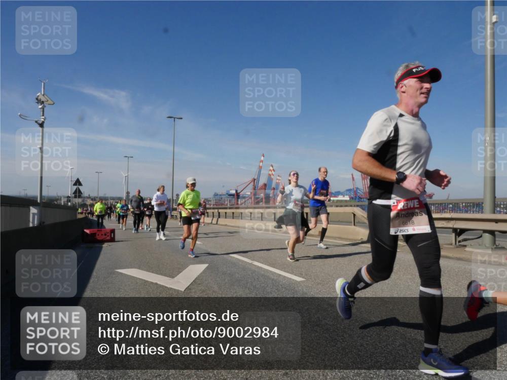 03.10.2025 - Köhlbrandbrückenlauf Matties Gatica Varas http://msf.ph/oto/9002984 03.10.2025 12:56:34 Position 2 6618, 118 meine-sportfotos.de