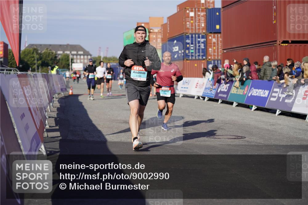 03.10.2025 - Köhlbrandbrückenlauf Michael Burmester http://msf.ph/oto/9002990 03.10.2025 10:06:04 Ziel 1199, 1255, 1299, 1333, 1352, 1356, 1397, 1445, 1505, 3625, 3764 meine-sportfotos.de