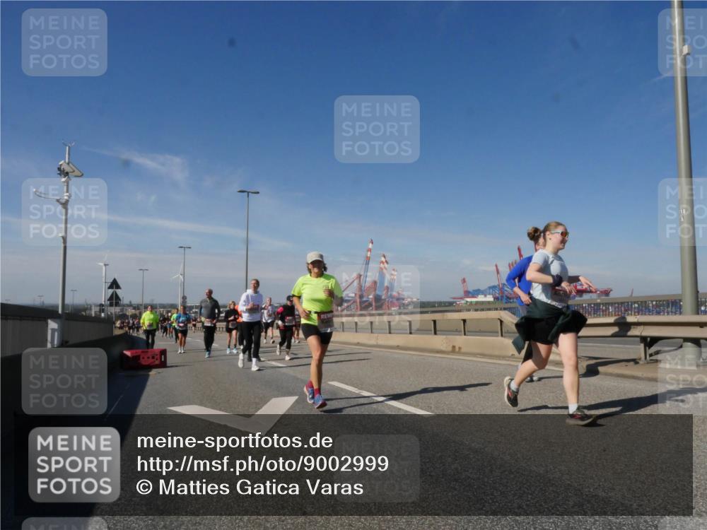 03.10.2025 - Köhlbrandbrückenlauf Matties Gatica Varas http://msf.ph/oto/9002999 03.10.2025 12:56:35 Position 2  meine-sportfotos.de