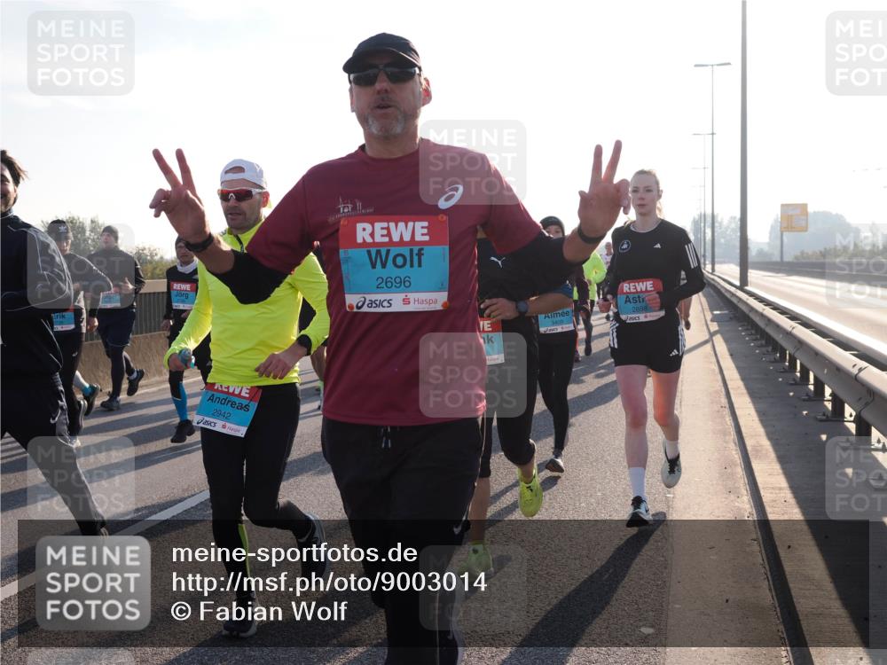 03.10.2025 - Köhlbrandbrückenlauf Fabian Wolf http://msf.ph/oto/9003014 03.10.2025 09:18:10 Position 3 2942, 2696, 2698 meine-sportfotos.de
