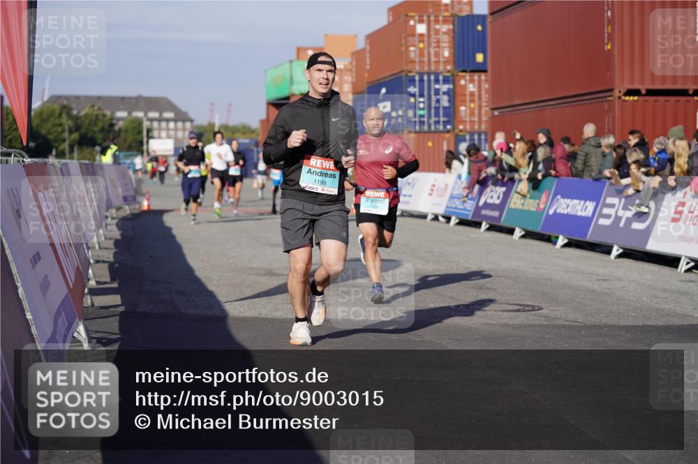 03.10.2025 - Köhlbrandbrückenlauf Michael Burmester http://msf.ph/oto/9003015 03.10.2025 10:06:04 Ziel 1199, 1255, 1299, 1333, 1352, 1356, 1397, 1445, 1505, 3625, 3764 meine-sportfotos.de