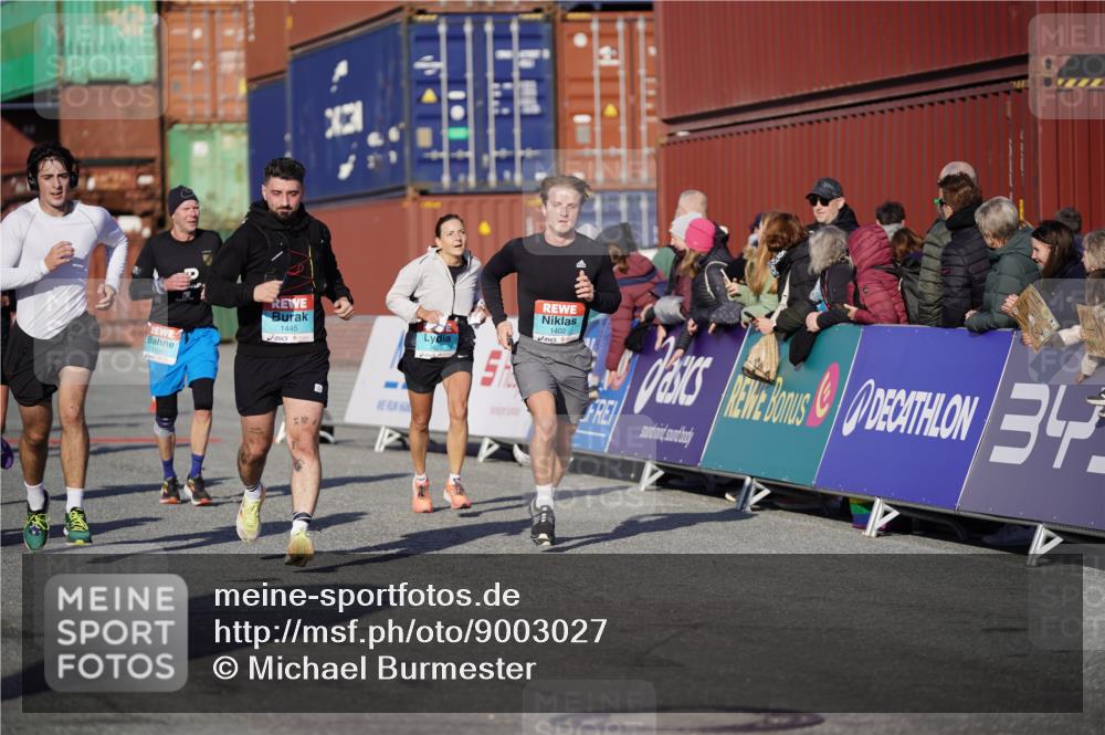 03.10.2025 - Köhlbrandbrückenlauf Michael Burmester http://msf.ph/oto/9003027 03.10.2025 10:06:07 Ziel 1100, 1152, 1199, 1255, 1299, 1397, 1402, 1445, 1505, 3228, 3233, 3563, 3625, 3764 meine-sportfotos.de