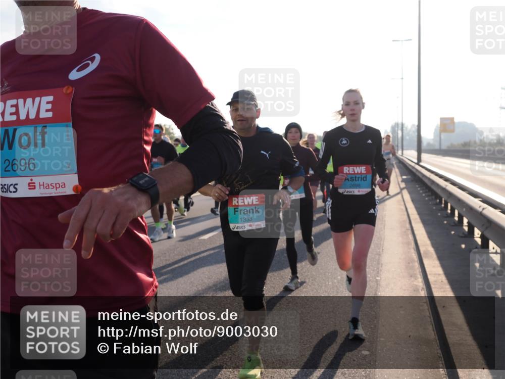 03.10.2025 - Köhlbrandbrückenlauf Fabian Wolf http://msf.ph/oto/9003030 03.10.2025 09:18:10 Position 3 2696, 99091, 1333, 2698 meine-sportfotos.de