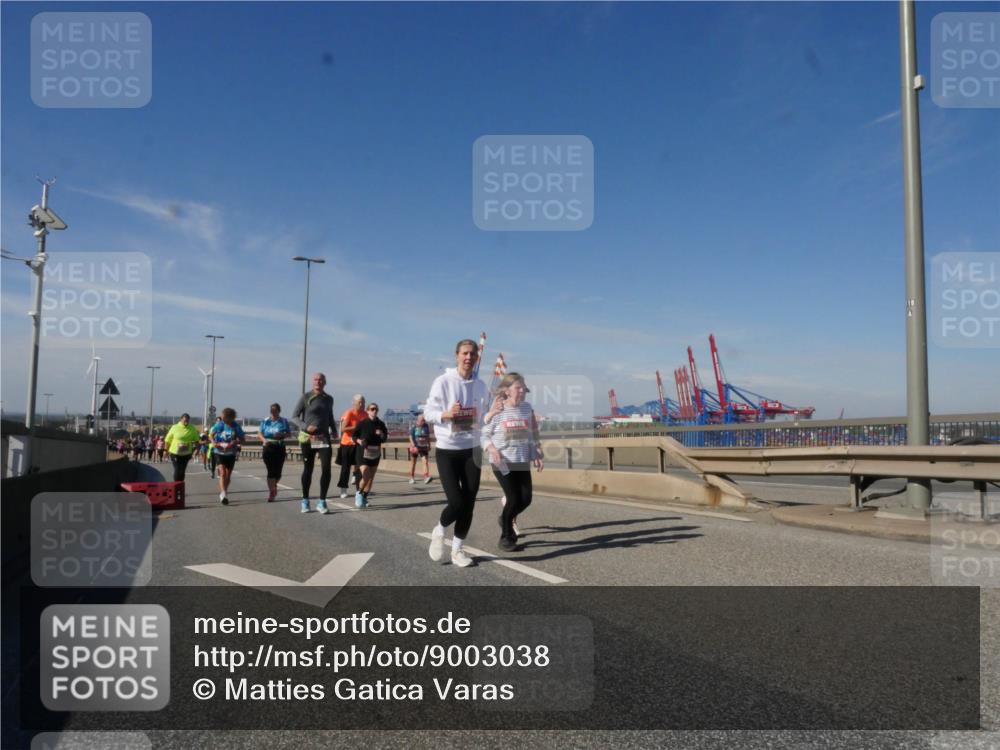 03.10.2025 - Köhlbrandbrückenlauf Matties Gatica Varas http://msf.ph/oto/9003038 03.10.2025 12:56:37 Position 2 18 meine-sportfotos.de