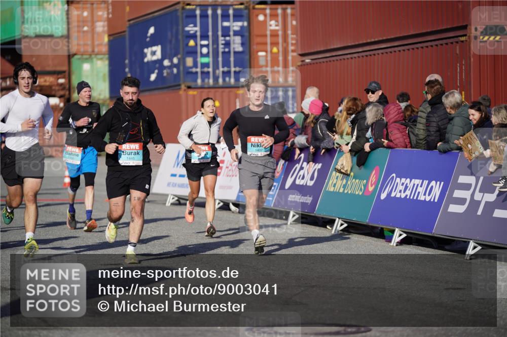 03.10.2025 - Köhlbrandbrückenlauf Michael Burmester http://msf.ph/oto/9003041 03.10.2025 10:06:07 Ziel 1100, 1152, 1199, 1255, 1299, 1397, 1402, 1445, 1505, 3228, 3233, 3563, 3625, 3764 meine-sportfotos.de