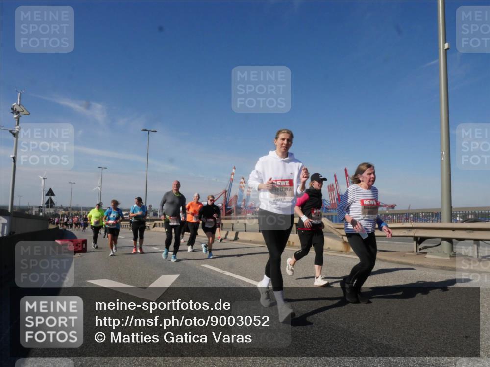 03.10.2025 - Köhlbrandbrückenlauf Matties Gatica Varas http://msf.ph/oto/9003052 03.10.2025 12:56:38 Position 2 6987 meine-sportfotos.de