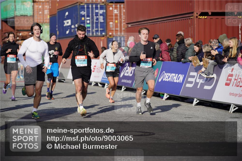 03.10.2025 - Köhlbrandbrückenlauf Michael Burmester http://msf.ph/oto/9003065 03.10.2025 10:06:08 Ziel 1100, 1152, 1199, 1255, 1299, 1402, 1445, 1505, 3228, 3233, 3563, 3625, 3764 meine-sportfotos.de