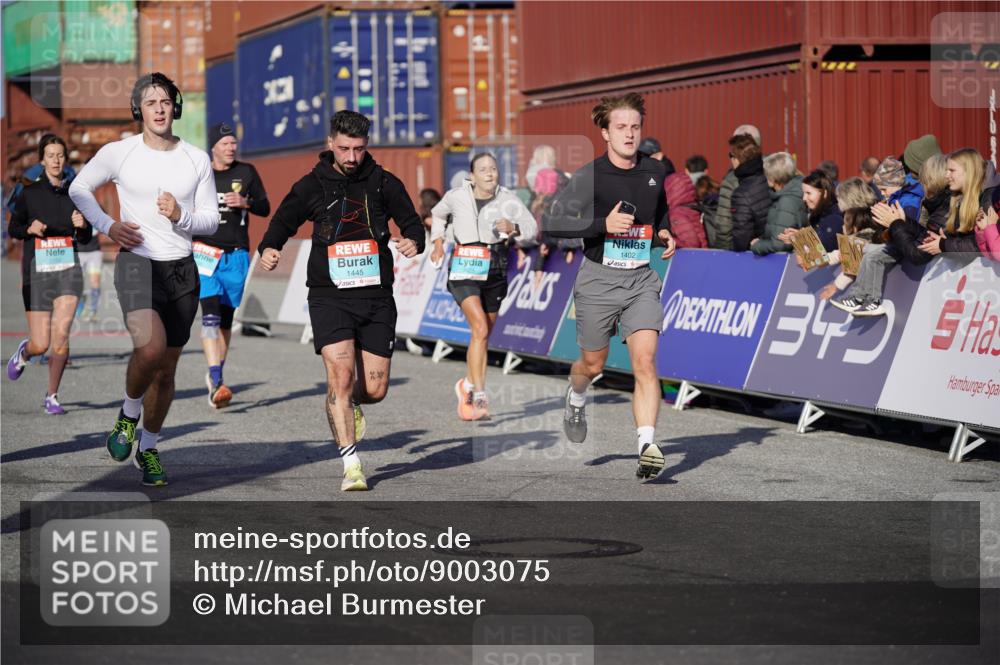 03.10.2025 - Köhlbrandbrückenlauf Michael Burmester http://msf.ph/oto/9003075 03.10.2025 10:06:08 Ziel 1100, 1152, 1199, 1255, 1299, 1402, 1445, 1505, 3228, 3233, 3563, 3625, 3764 meine-sportfotos.de