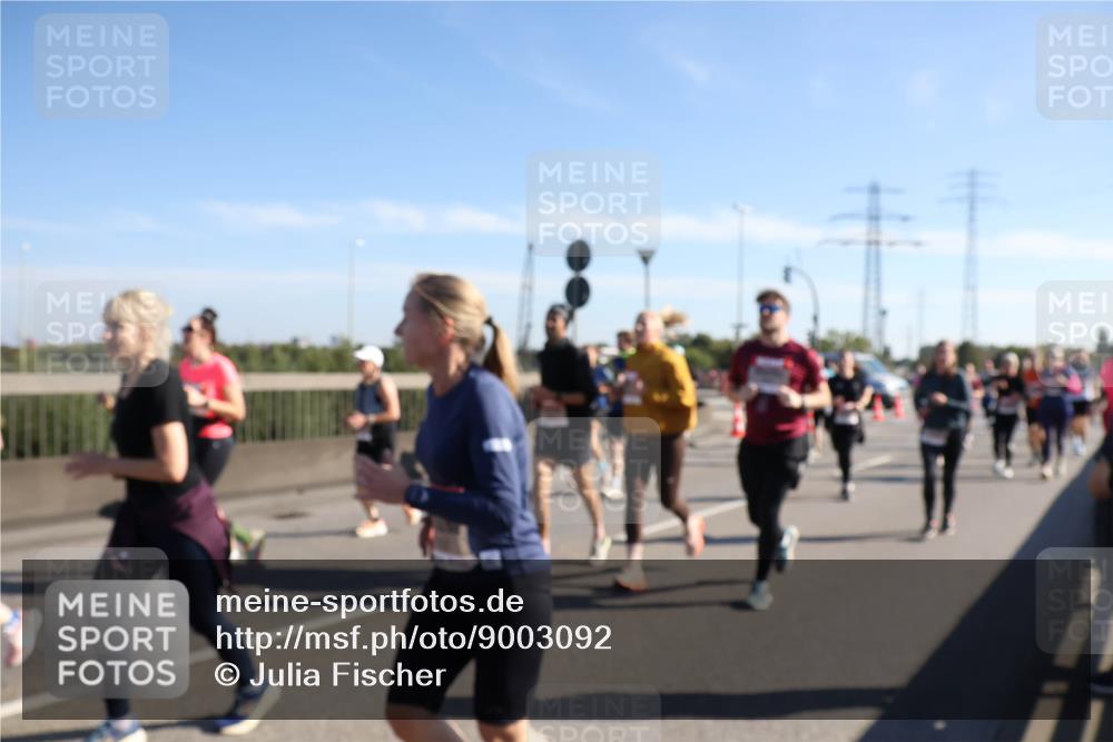 03.10.2025 - Köhlbrandbrückenlauf Julia Fischer http://msf.ph/oto/9003092 03.10.2025 12:21:22 Position 3  meine-sportfotos.de