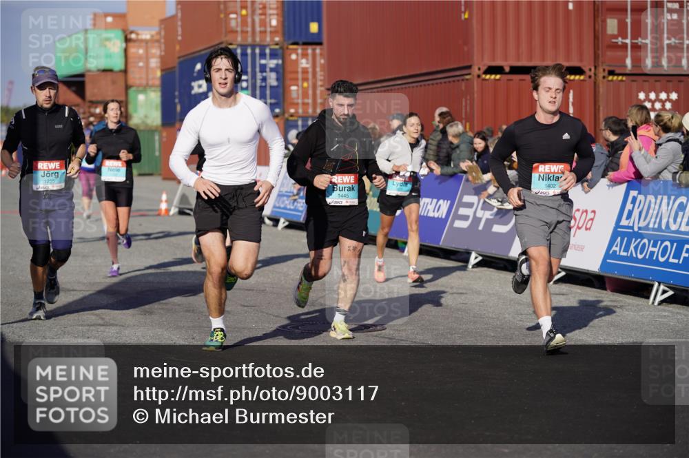 03.10.2025 - Köhlbrandbrückenlauf Michael Burmester http://msf.ph/oto/9003117 03.10.2025 10:06:09 Ziel 1100, 1152, 1199, 1255, 1299, 1402, 1445, 3228, 3233, 3492, 3563, 3625 meine-sportfotos.de