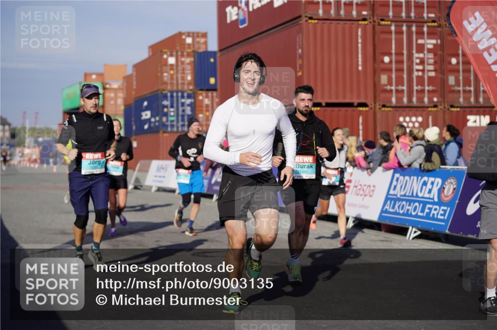03.10.2025 - Köhlbrandbrückenlauf Michael Burmester http://msf.ph/oto/9003135 03.10.2025 10:06:10 Ziel 1100, 1152, 1255, 1299, 1402, 1445, 3228, 3233, 3492, 3563, 3625 meine-sportfotos.de