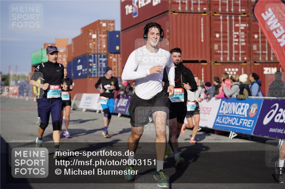 03.10.2025 - Köhlbrandbrückenlauf Michael Burmester http://msf.ph/oto/9003151 03.10.2025 10:06:10 Ziel 1100, 1152, 1255, 1299, 1402, 1445, 3228, 3233, 3492, 3563, 3625 meine-sportfotos.de