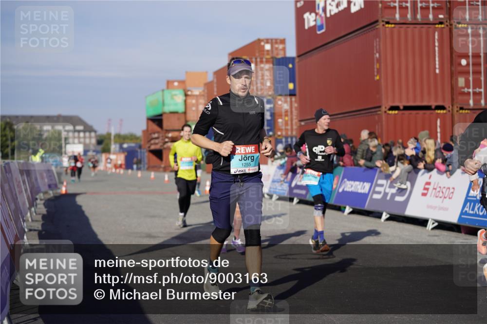03.10.2025 - Köhlbrandbrückenlauf Michael Burmester http://msf.ph/oto/9003163 03.10.2025 10:06:11 Ziel 1100, 1152, 1255, 1299, 1402, 1445, 3228, 3233, 3492, 3563, 3625, 3656 meine-sportfotos.de