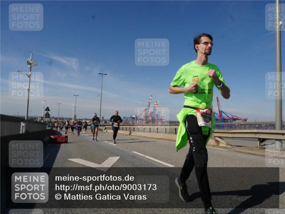 03.10.2025 - Köhlbrandbrückenlauf Matties Gatica Varas http://msf.ph/oto/9003173 03.10.2025 12:56:46 Position 2 118 meine-sportfotos.de