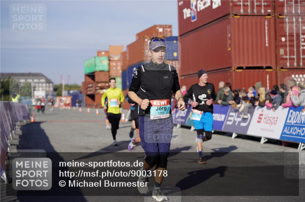 03.10.2025 - Köhlbrandbrückenlauf Michael Burmester http://msf.ph/oto/9003178 03.10.2025 10:06:11 Ziel 1100, 1152, 1255, 1299, 1402, 1445, 3228, 3233, 3492, 3563, 3625, 3656 meine-sportfotos.de