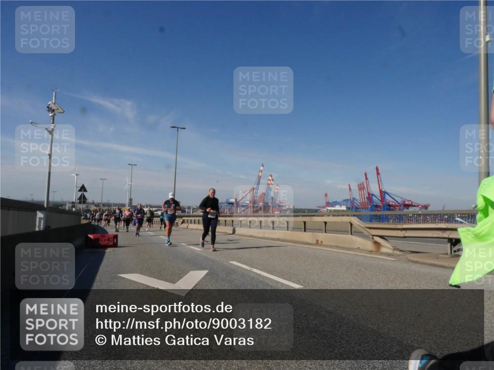 03.10.2025 - Köhlbrandbrückenlauf Matties Gatica Varas http://msf.ph/oto/9003182 03.10.2025 12:56:46 Position 2 118 meine-sportfotos.de
