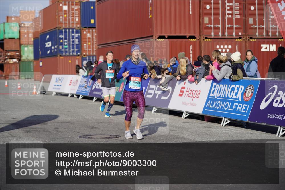 03.10.2025 - Köhlbrandbrückenlauf Michael Burmester http://msf.ph/oto/9003300 03.10.2025 10:06:15 Ziel 1100, 1152, 1255, 1402, 1445, 3228, 3233, 3492, 3563, 3625, 3656 meine-sportfotos.de