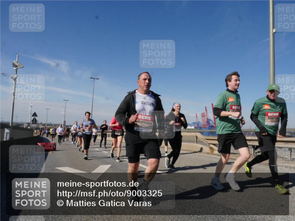 03.10.2025 - Köhlbrandbrückenlauf Matties Gatica Varas http://msf.ph/oto/9003325 03.10.2025 12:56:56 Position 2 6118, 5621 meine-sportfotos.de