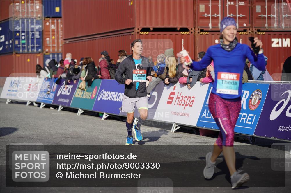 03.10.2025 - Köhlbrandbrückenlauf Michael Burmester http://msf.ph/oto/9003330 03.10.2025 10:06:16 Ziel 1100, 1152, 1402, 3228, 3233, 3492, 3563, 3625, 3656 meine-sportfotos.de