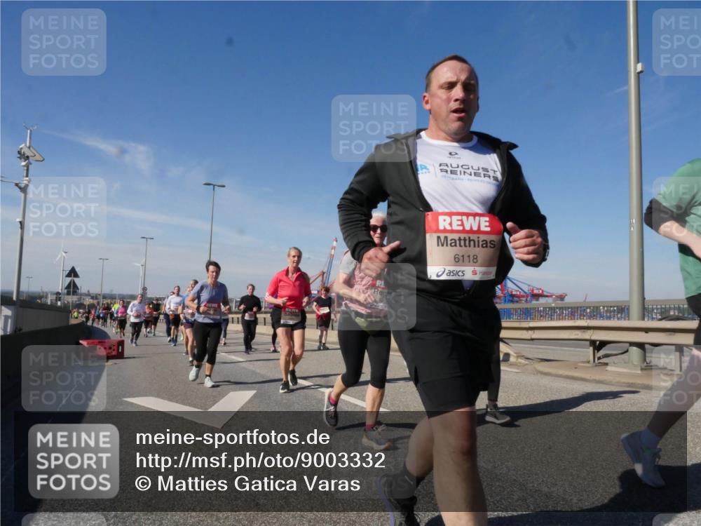 03.10.2025 - Köhlbrandbrückenlauf Matties Gatica Varas http://msf.ph/oto/9003332 03.10.2025 12:56:56 Position 2 6118 meine-sportfotos.de