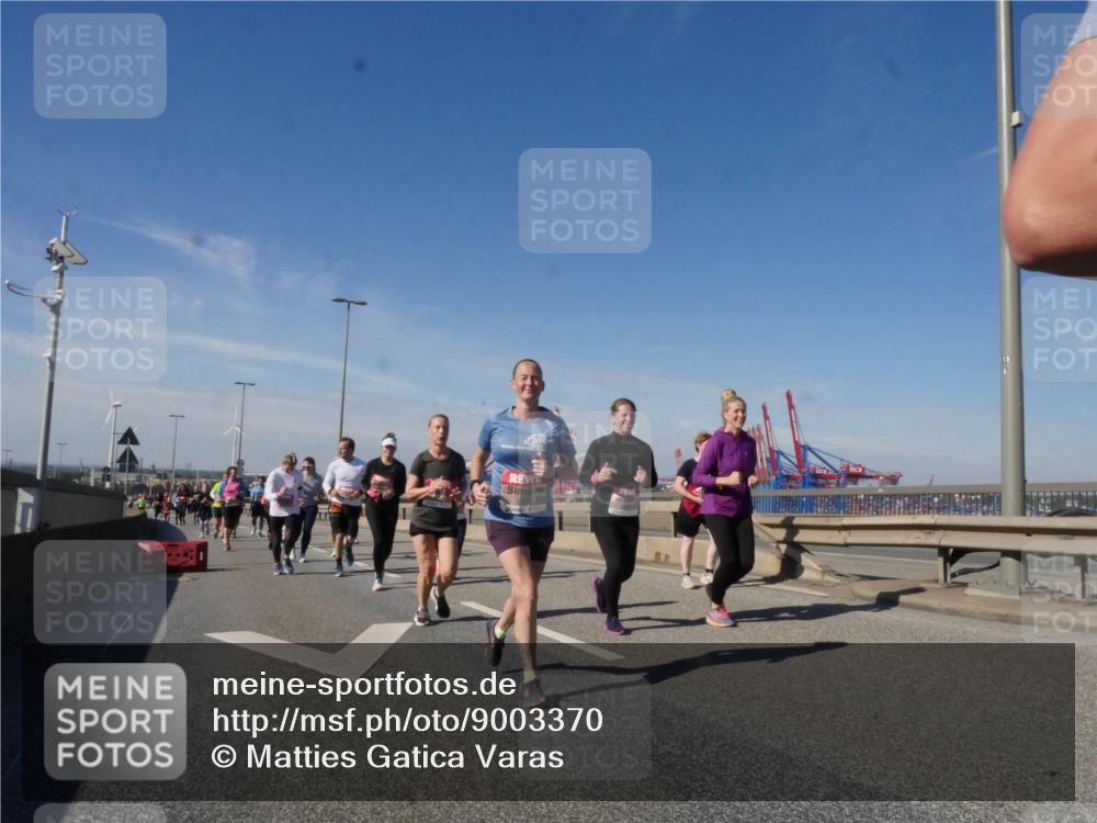 03.10.2025 - Köhlbrandbrückenlauf Matties Gatica Varas http://msf.ph/oto/9003370 03.10.2025 12:56:59 Position 2 118 meine-sportfotos.de