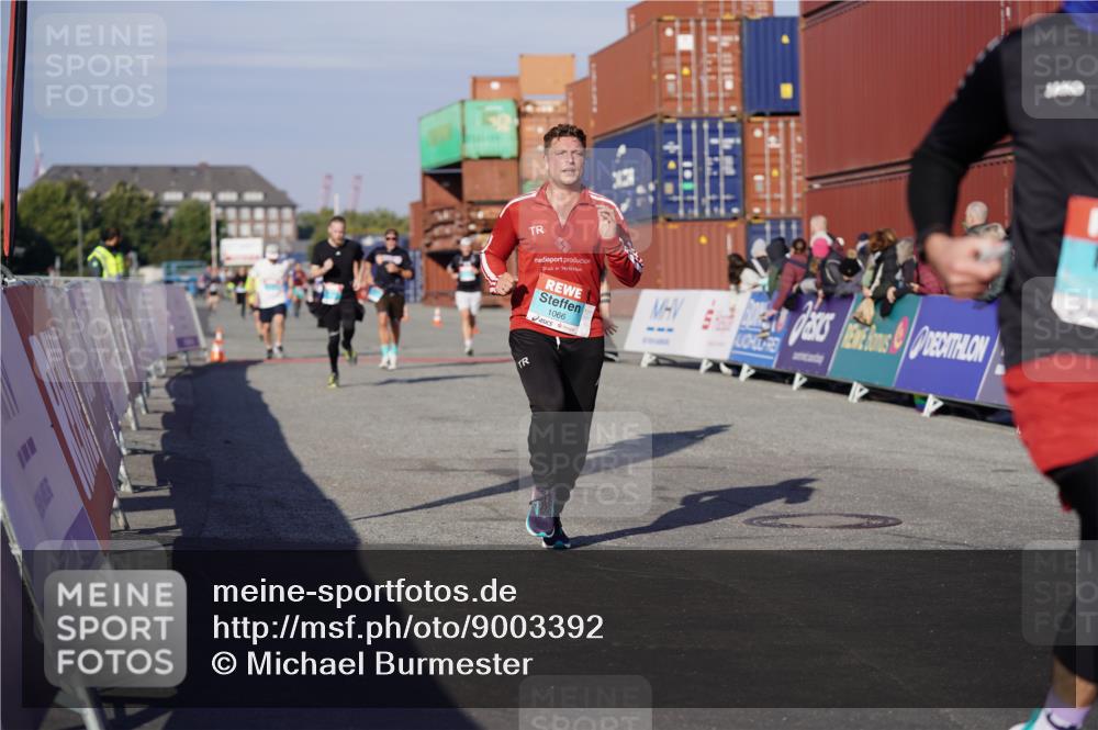 03.10.2025 - Köhlbrandbrückenlauf Michael Burmester http://msf.ph/oto/9003392 03.10.2025 10:06:26 Ziel 1066, 1722, 2793, 3016, 3188 meine-sportfotos.de