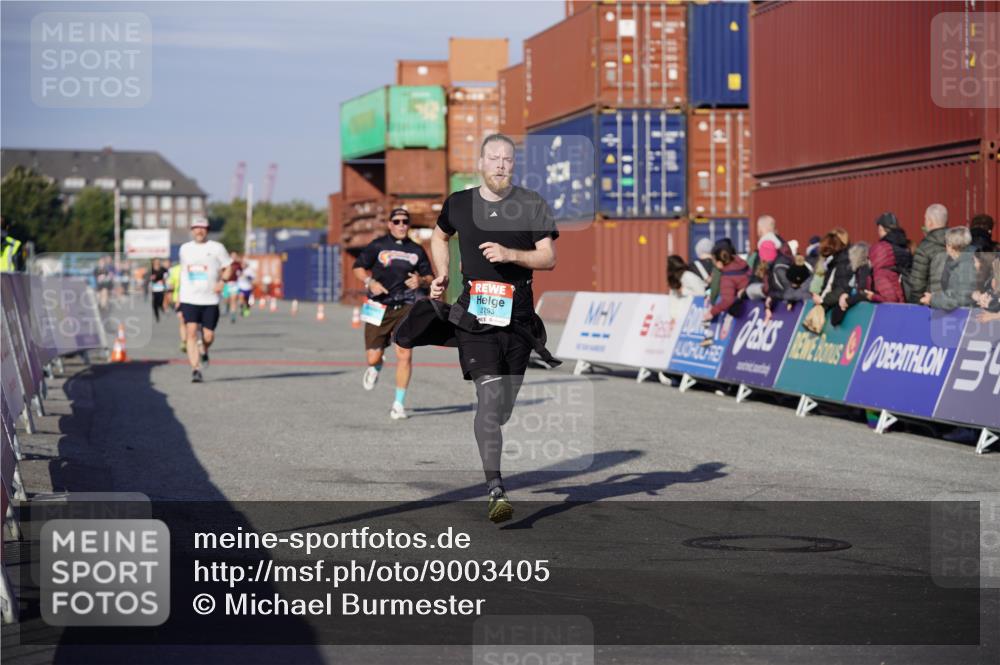 03.10.2025 - Köhlbrandbrückenlauf Michael Burmester http://msf.ph/oto/9003405 03.10.2025 10:06:28 Ziel 1066, 1722, 2431, 2793, 3016, 3188, 3481 meine-sportfotos.de