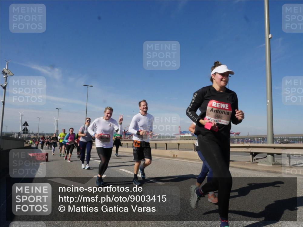 03.10.2025 - Köhlbrandbrückenlauf Matties Gatica Varas http://msf.ph/oto/9003415 03.10.2025 12:57:02 Position 2 5452, 18 meine-sportfotos.de