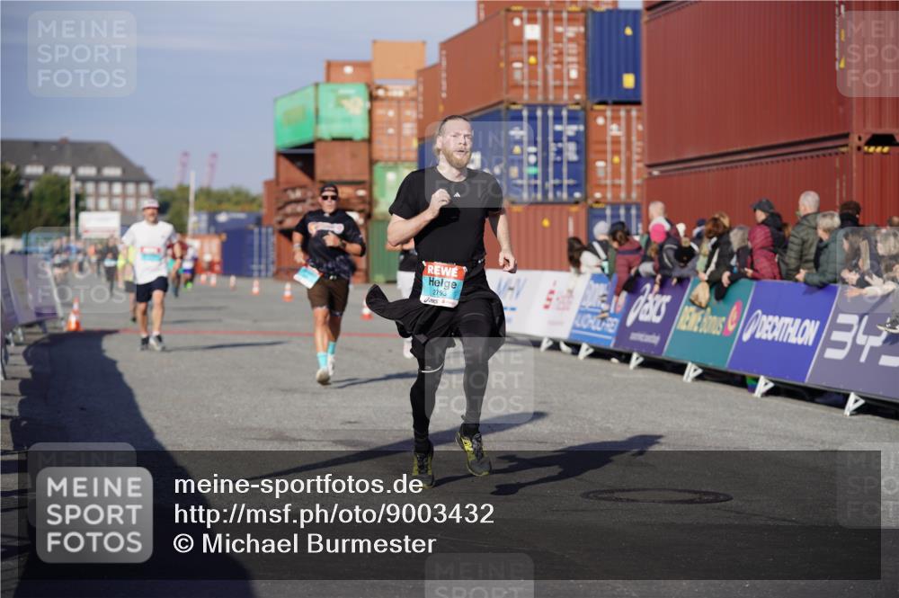 03.10.2025 - Köhlbrandbrückenlauf Michael Burmester http://msf.ph/oto/9003432 03.10.2025 10:06:29 Ziel 1066, 1722, 2431, 2793, 3016, 3188, 3481 meine-sportfotos.de