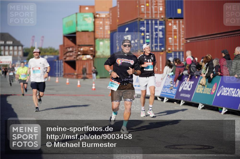 03.10.2025 - Köhlbrandbrückenlauf Michael Burmester http://msf.ph/oto/9003458 03.10.2025 10:06:30 Ziel 1066, 1722, 2431, 2793, 3016, 3188, 3481 meine-sportfotos.de