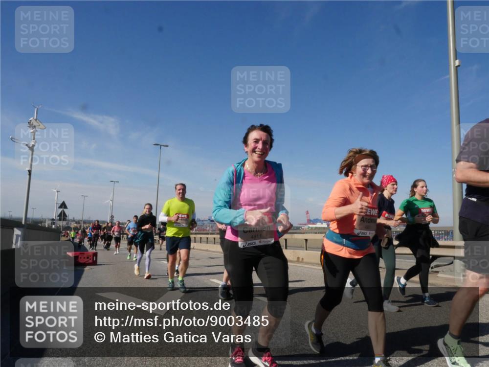 03.10.2025 - Köhlbrandbrückenlauf Matties Gatica Varas http://msf.ph/oto/9003485 03.10.2025 12:57:06 Position 2 4811, 480 meine-sportfotos.de
