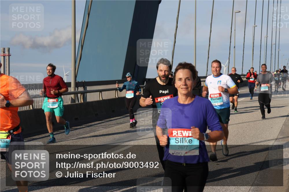03.10.2025 - Köhlbrandbrückenlauf Julia Fischer http://msf.ph/oto/9003492 03.10.2025 09:45:58 Position 2 3071, 2677 meine-sportfotos.de