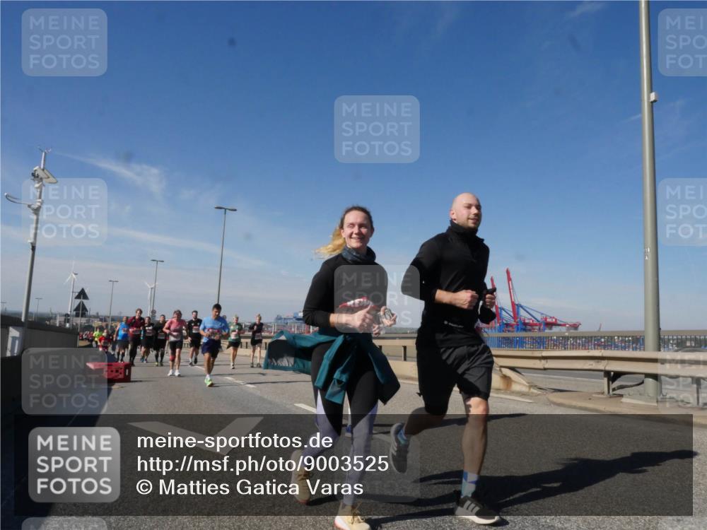 03.10.2025 - Köhlbrandbrückenlauf Matties Gatica Varas http://msf.ph/oto/9003525 03.10.2025 12:57:09 Position 2 118 meine-sportfotos.de