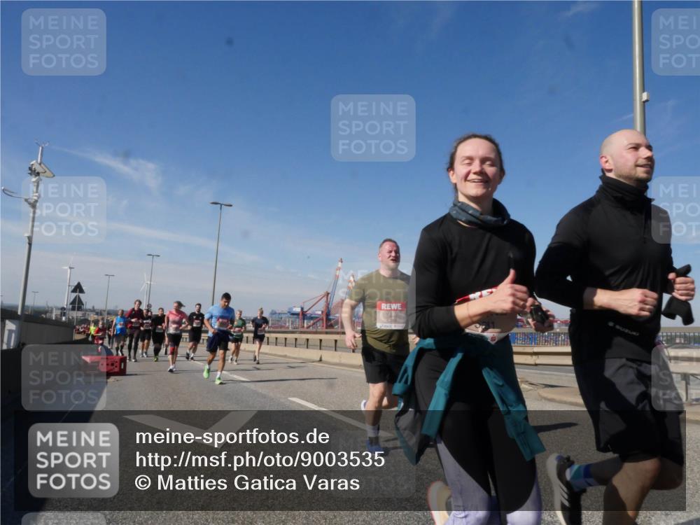 03.10.2025 - Köhlbrandbrückenlauf Matties Gatica Varas http://msf.ph/oto/9003535 03.10.2025 12:57:09 Position 2 6759 meine-sportfotos.de