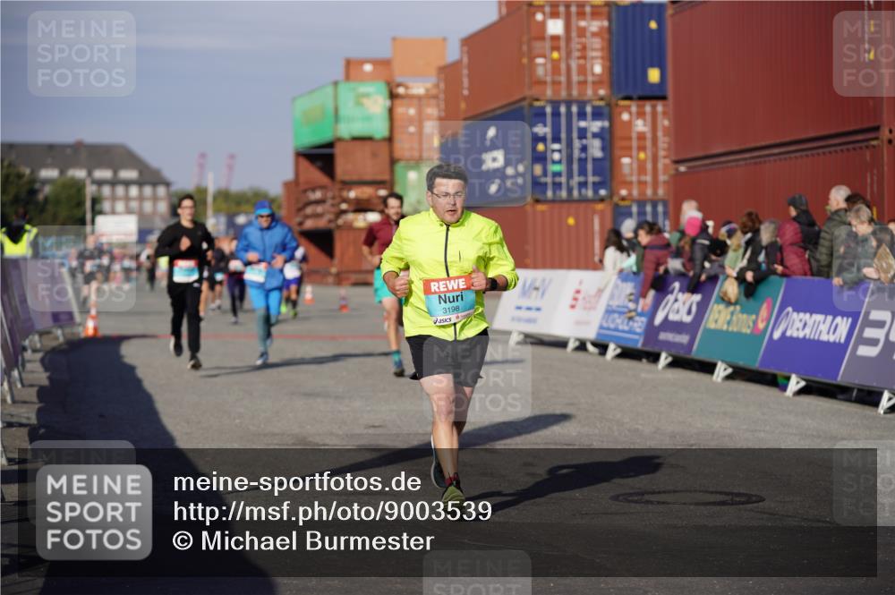03.10.2025 - Köhlbrandbrückenlauf Michael Burmester http://msf.ph/oto/9003539 03.10.2025 10:06:38 Ziel 1328, 2431, 3016, 3177, 3198, 3411, 3481 meine-sportfotos.de