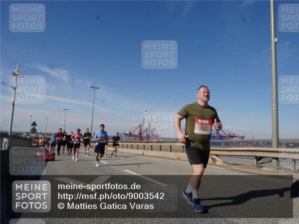 03.10.2025 - Köhlbrandbrückenlauf Matties Gatica Varas http://msf.ph/oto/9003542 03.10.2025 12:57:10 Position 2 6759, 118 meine-sportfotos.de