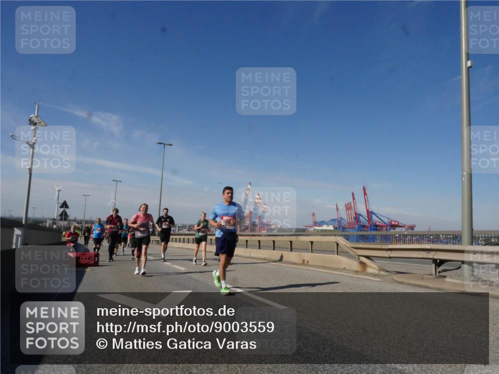 03.10.2025 - Köhlbrandbrückenlauf Matties Gatica Varas http://msf.ph/oto/9003559 03.10.2025 12:57:11 Position 2  meine-sportfotos.de