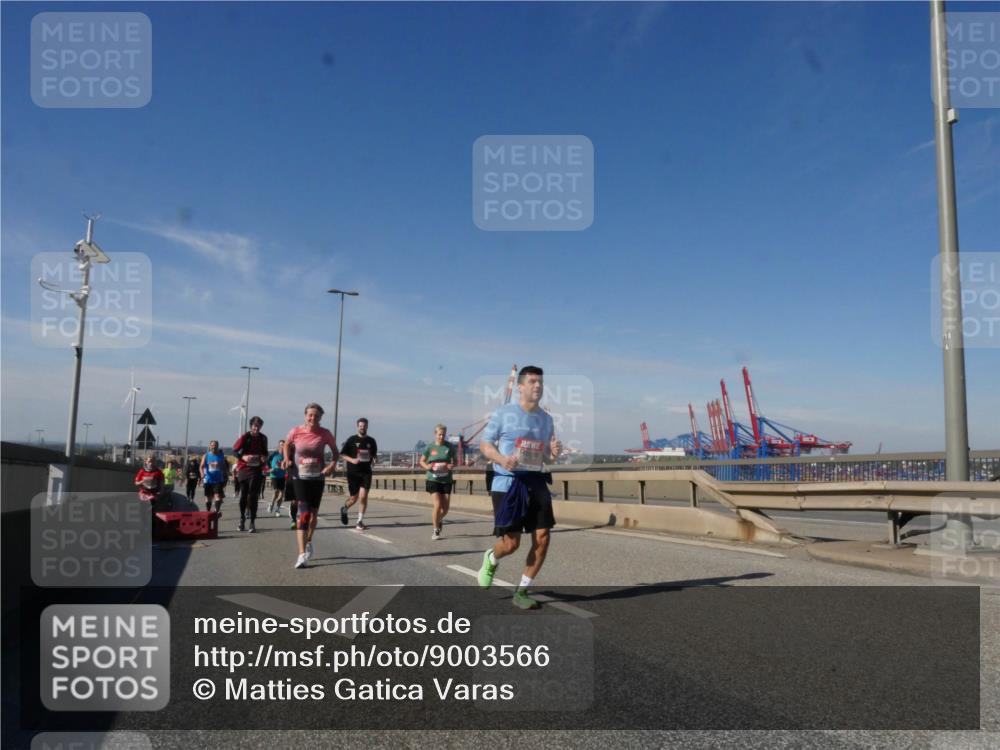 03.10.2025 - Köhlbrandbrückenlauf Matties Gatica Varas http://msf.ph/oto/9003566 03.10.2025 12:57:12 Position 2  meine-sportfotos.de