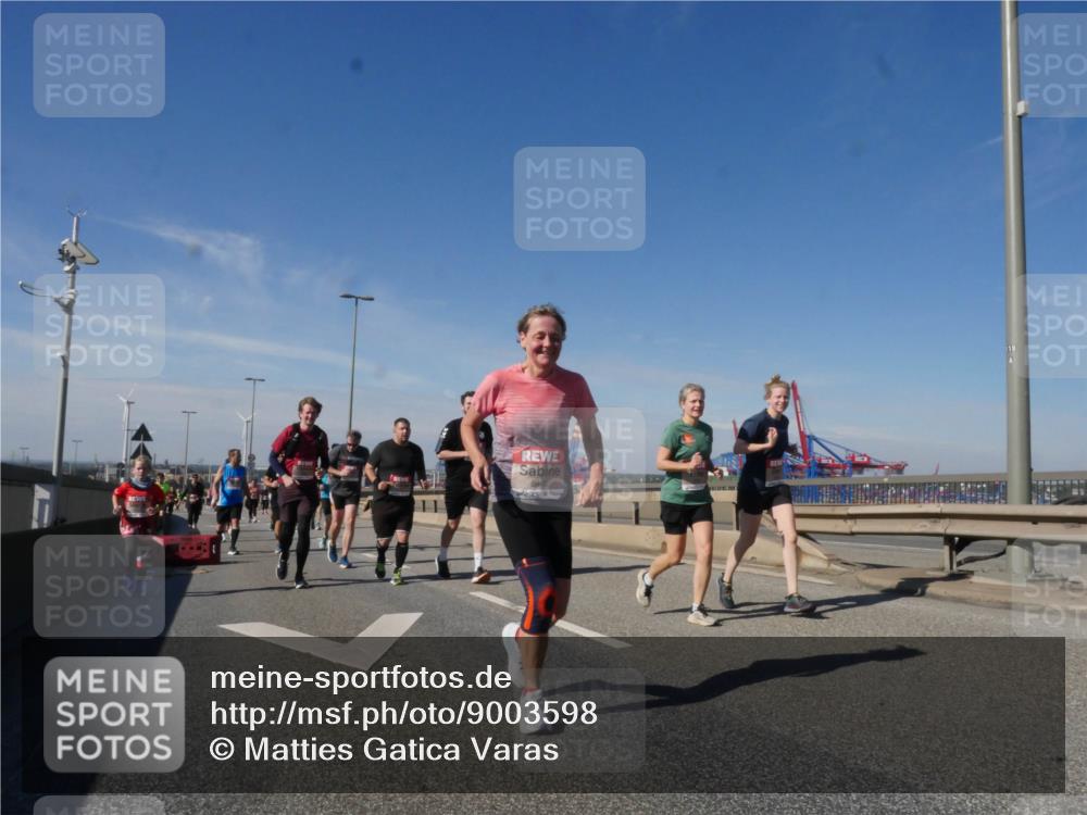 03.10.2025 - Köhlbrandbrückenlauf Matties Gatica Varas http://msf.ph/oto/9003598 03.10.2025 12:57:14 Position 2  meine-sportfotos.de