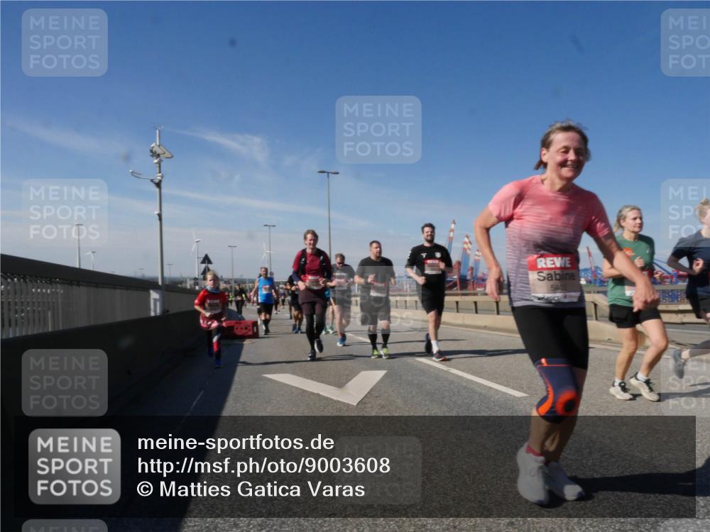 03.10.2025 - Köhlbrandbrückenlauf Matties Gatica Varas http://msf.ph/oto/9003608 03.10.2025 12:57:15 Position 2 5402 meine-sportfotos.de