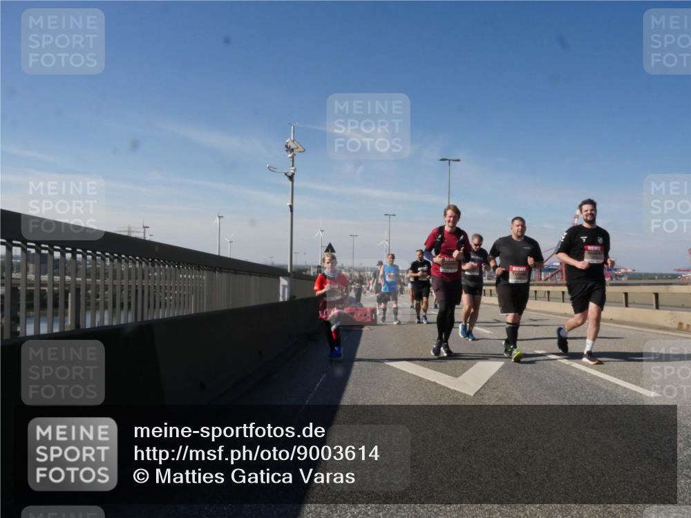 03.10.2025 - Köhlbrandbrückenlauf Matties Gatica Varas http://msf.ph/oto/9003614 03.10.2025 12:57:15 Position 2  meine-sportfotos.de