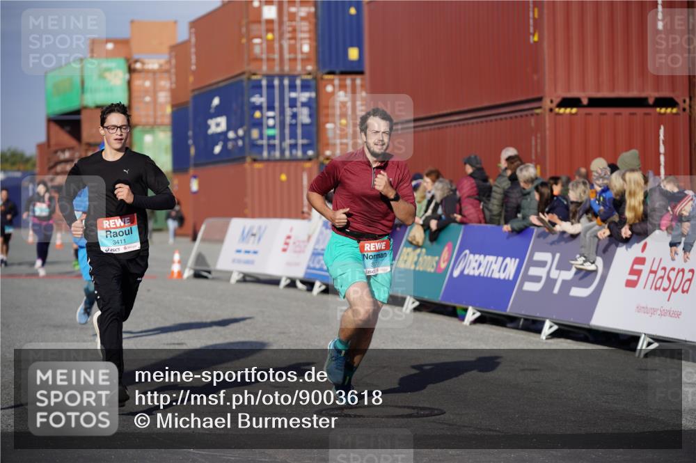 03.10.2025 - Köhlbrandbrückenlauf Michael Burmester http://msf.ph/oto/9003618 03.10.2025 10:06:40 Ziel 1328, 2431, 3177, 3198, 3411, 3481 meine-sportfotos.de