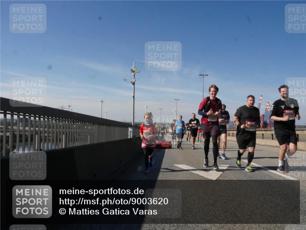 03.10.2025 - Köhlbrandbrückenlauf Matties Gatica Varas http://msf.ph/oto/9003620 03.10.2025 12:57:15 Position 2  meine-sportfotos.de
