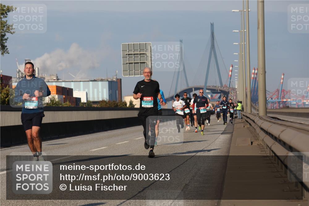 03.10.2025 - Köhlbrandbrückenlauf Luisa Fischer http://msf.ph/oto/9003623 03.10.2025 10:45:26 Position 3 281, 32111 meine-sportfotos.de