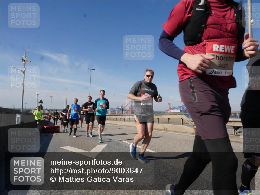03.10.2025 - Köhlbrandbrückenlauf Matties Gatica Varas http://msf.ph/oto/9003647 03.10.2025 12:57:17 Position 2 4823 meine-sportfotos.de
