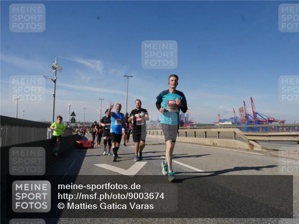 03.10.2025 - Köhlbrandbrückenlauf Matties Gatica Varas http://msf.ph/oto/9003674 03.10.2025 12:57:19 Position 2  meine-sportfotos.de