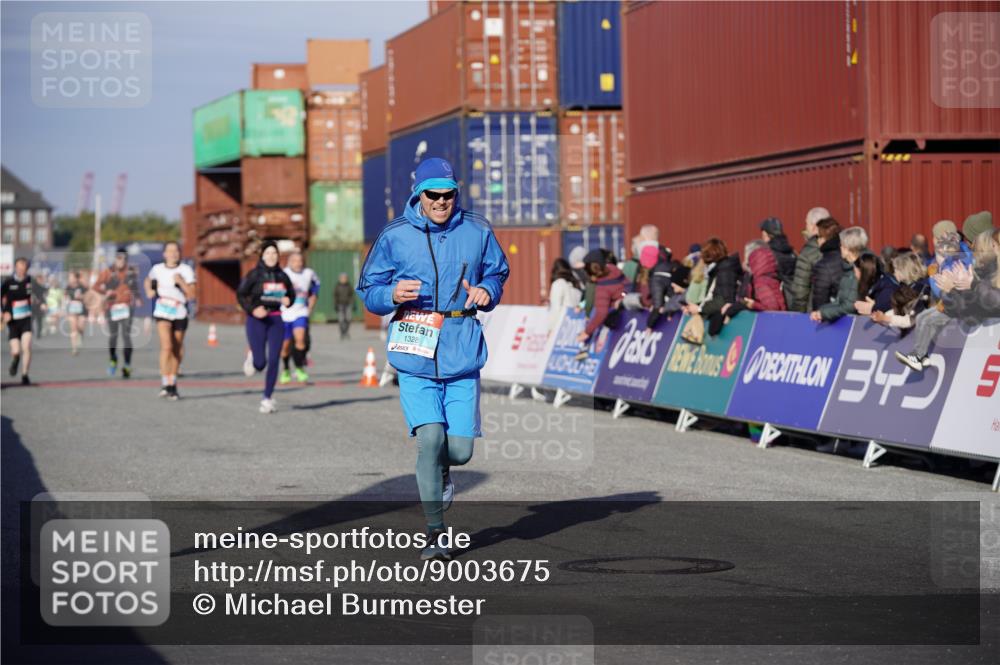 03.10.2025 - Köhlbrandbrückenlauf Michael Burmester http://msf.ph/oto/9003675 03.10.2025 10:06:42 Ziel 1328, 1449, 3177, 3198, 3341, 3411 meine-sportfotos.de