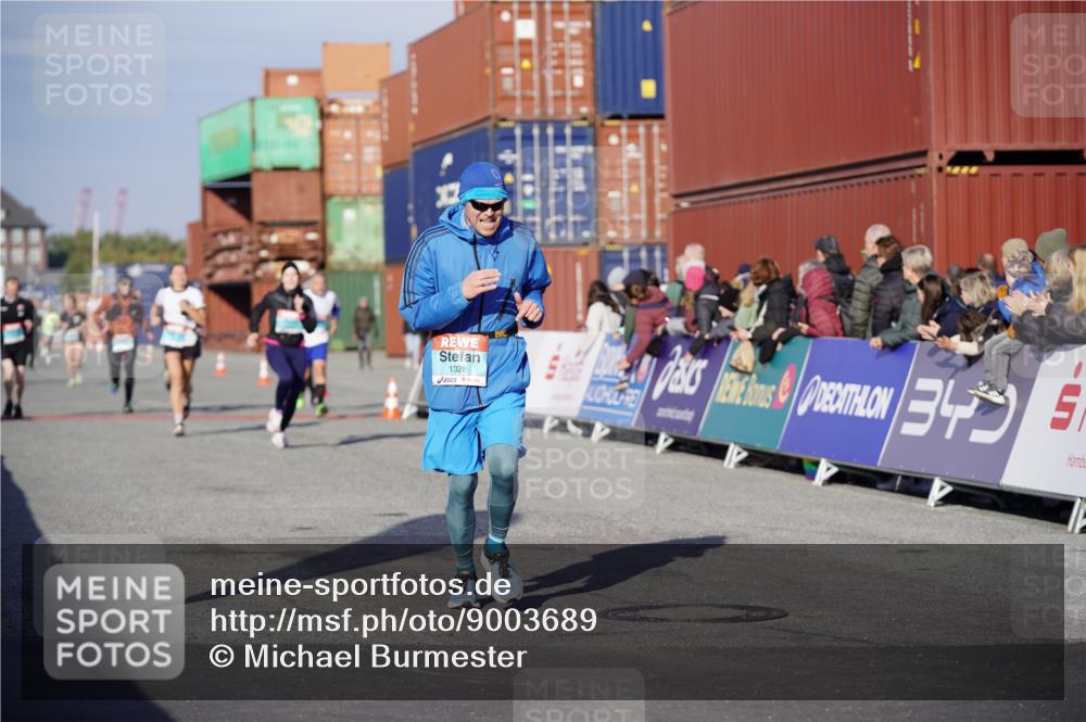 03.10.2025 - Köhlbrandbrückenlauf Michael Burmester http://msf.ph/oto/9003689 03.10.2025 10:06:42 Ziel 1328, 1449, 3177, 3198, 3341, 3411 meine-sportfotos.de