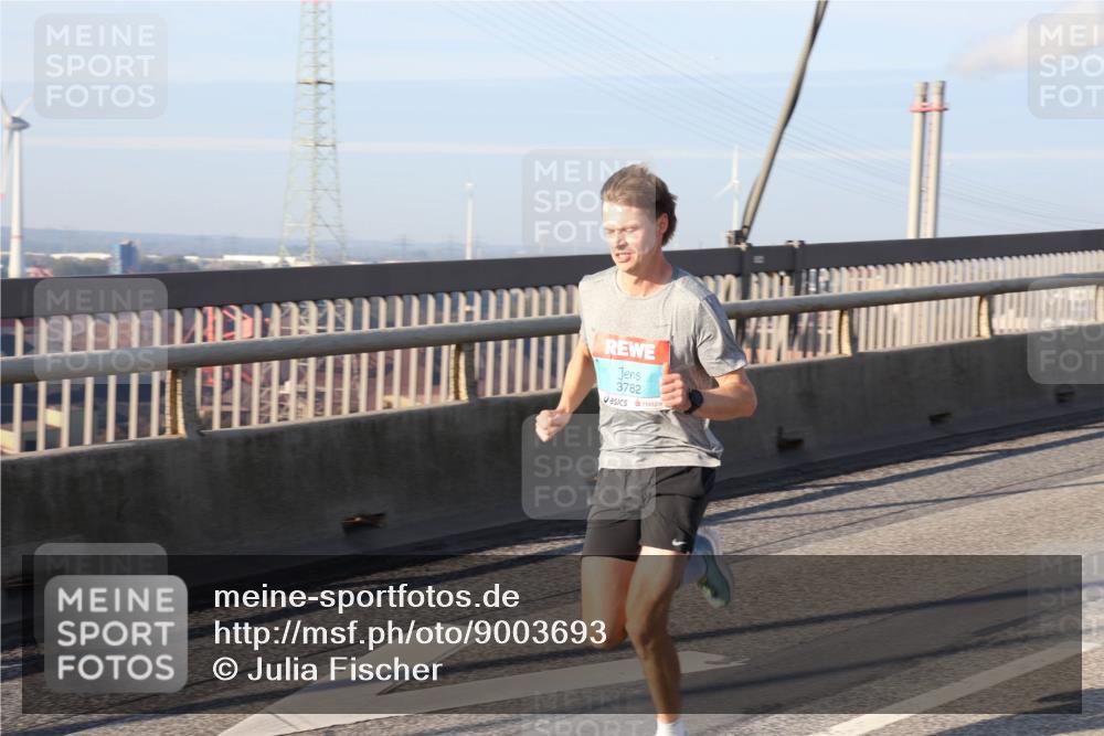 03.10.2025 - Köhlbrandbrückenlauf Julia Fischer http://msf.ph/oto/9003693 03.10.2025 09:30:11 Position 1 3782 meine-sportfotos.de