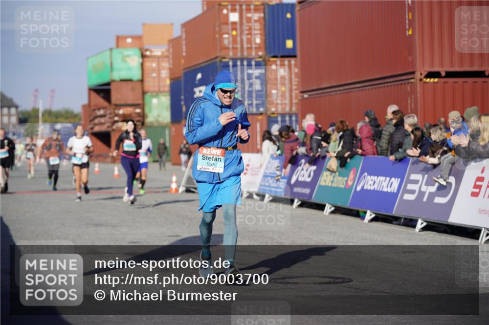 03.10.2025 - Köhlbrandbrückenlauf Michael Burmester http://msf.ph/oto/9003700 03.10.2025 10:06:42 Ziel 1328, 1449, 3177, 3198, 3341, 3411 meine-sportfotos.de